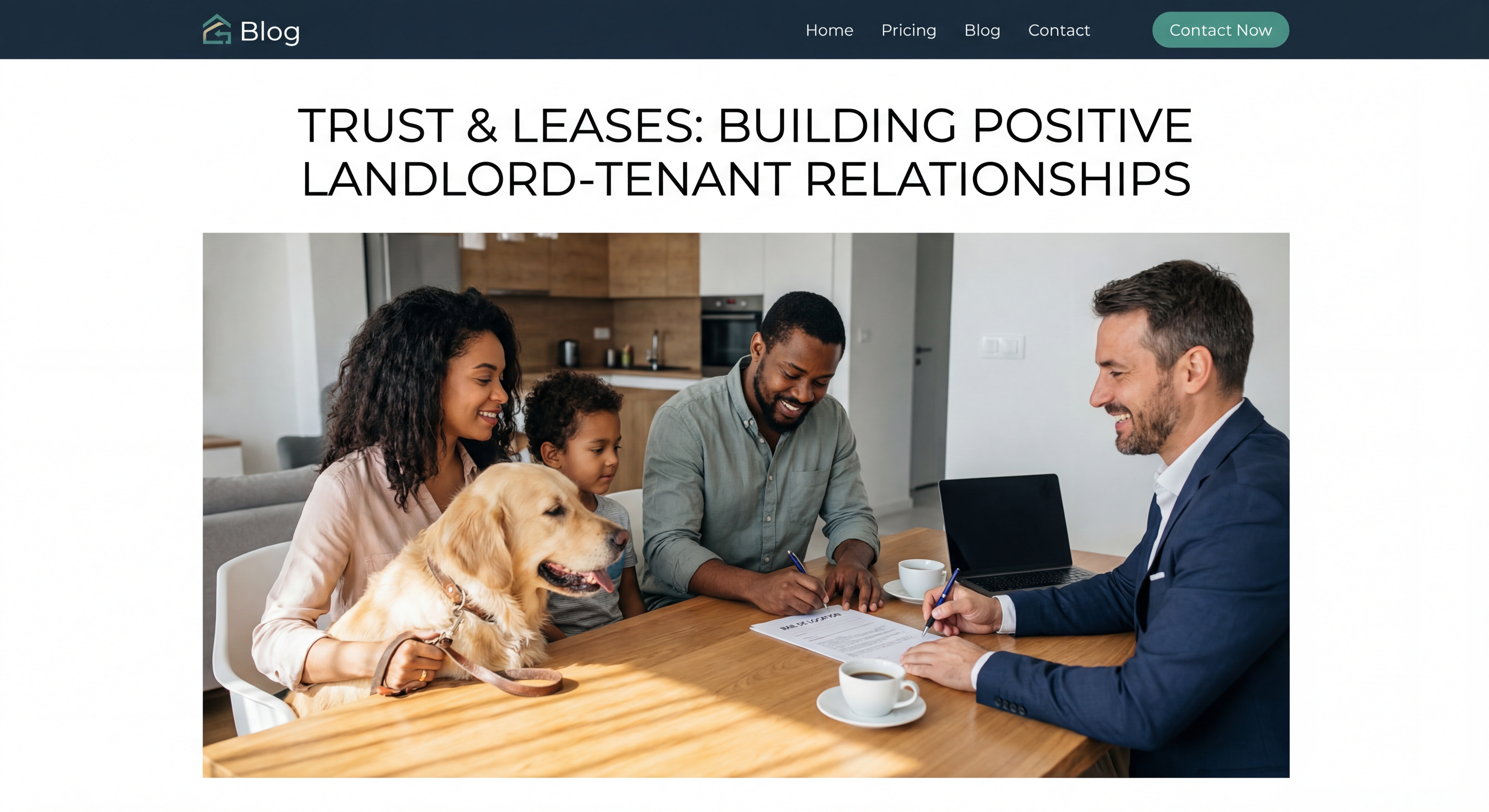 Photo d'une famille avec chien signant un bail de location, illustrant une relation de confiance entre locataire et propriétaire