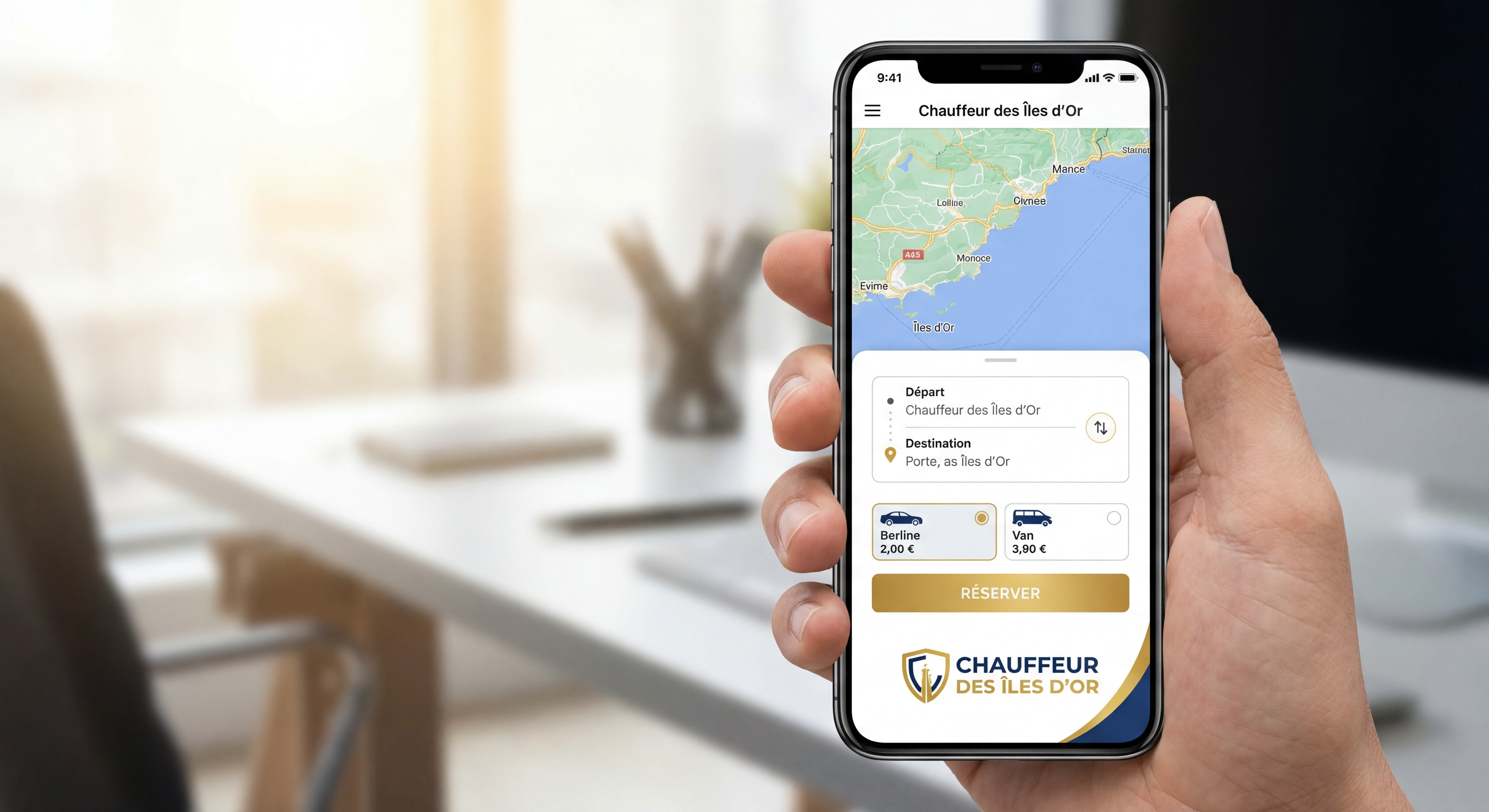 Écran de smartphone montrant l'application Chauffeur des Îles d'Or avec interface de réservation VTC