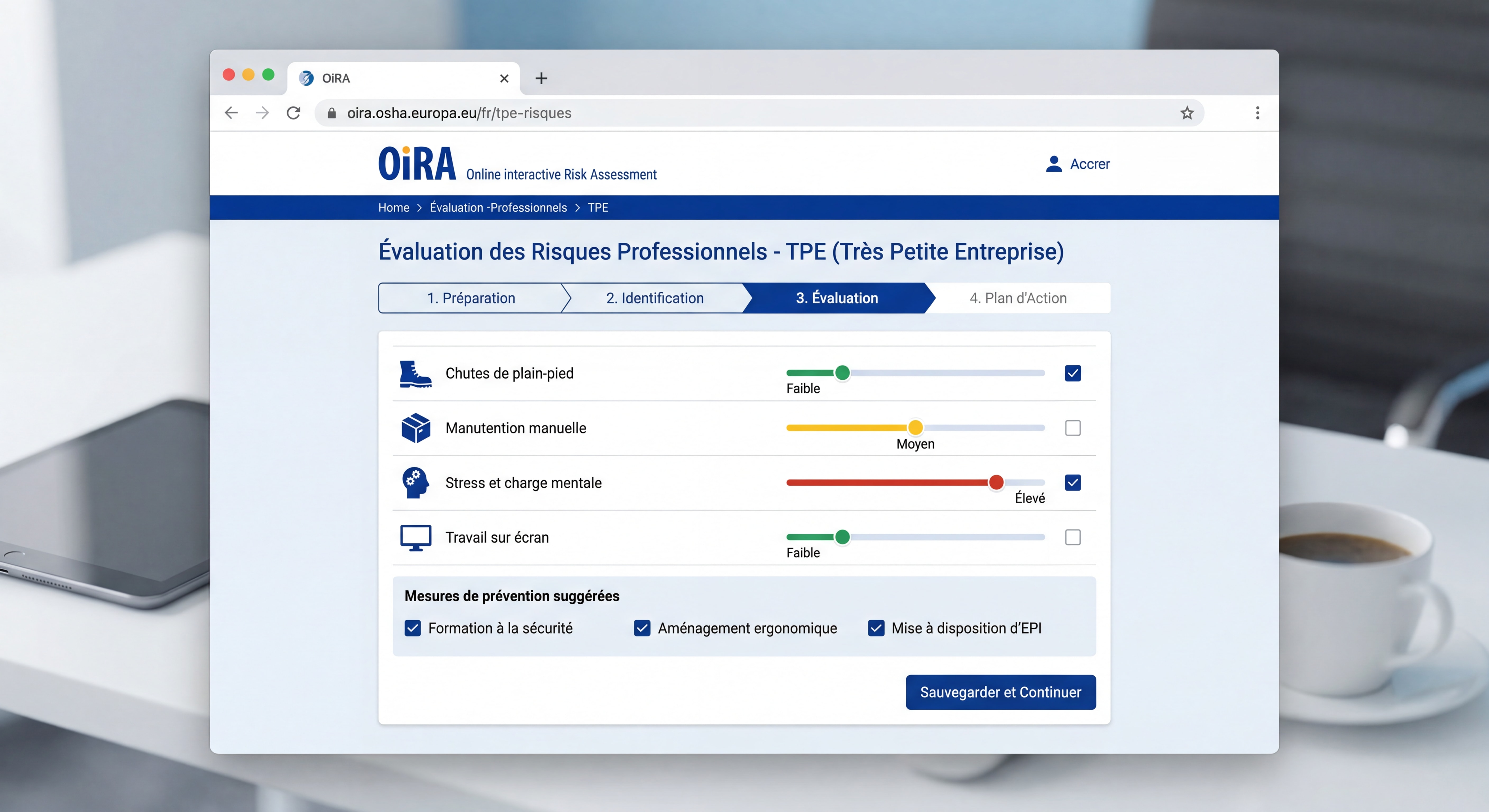 Capture d'écran de l'outil OiRA montrant une interface d'évaluation des risques professionnels pour une TPE
