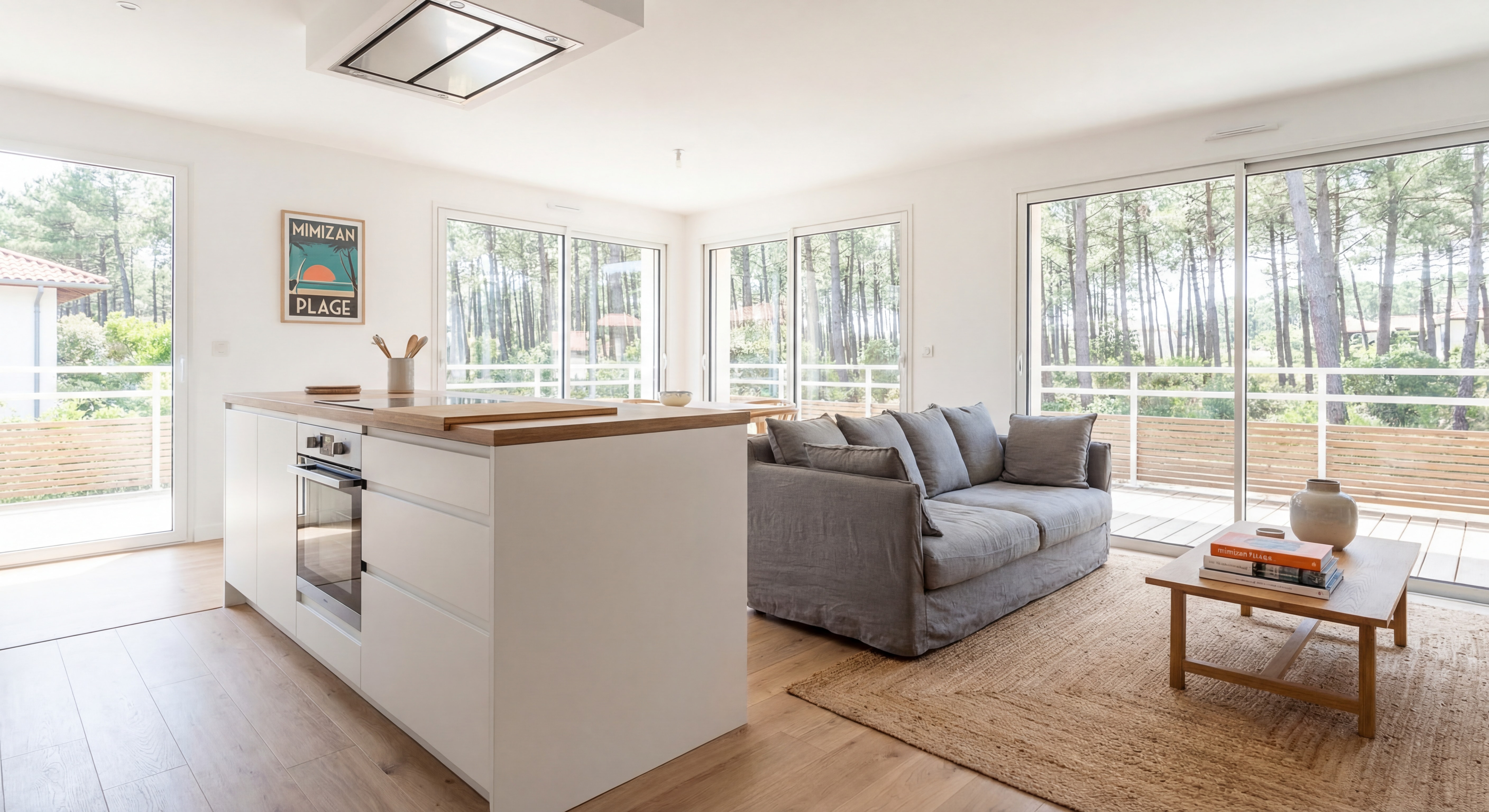 Intérieur moderne d'un appartement en location saisonnière à Mimizan avec cuisine équipée, salon lumineux et décoration soignée