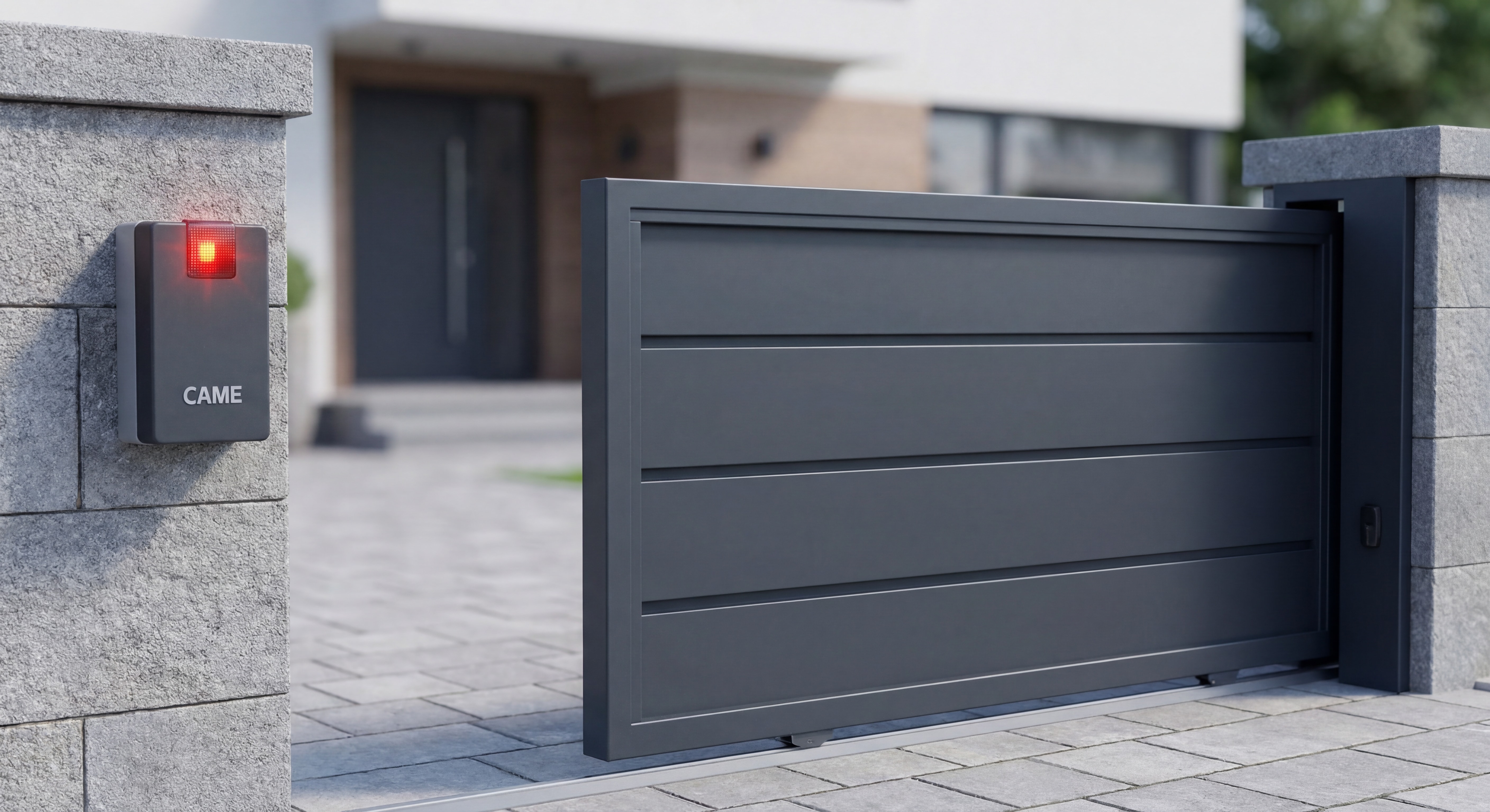 Portail coulissant aluminium avec voyant d