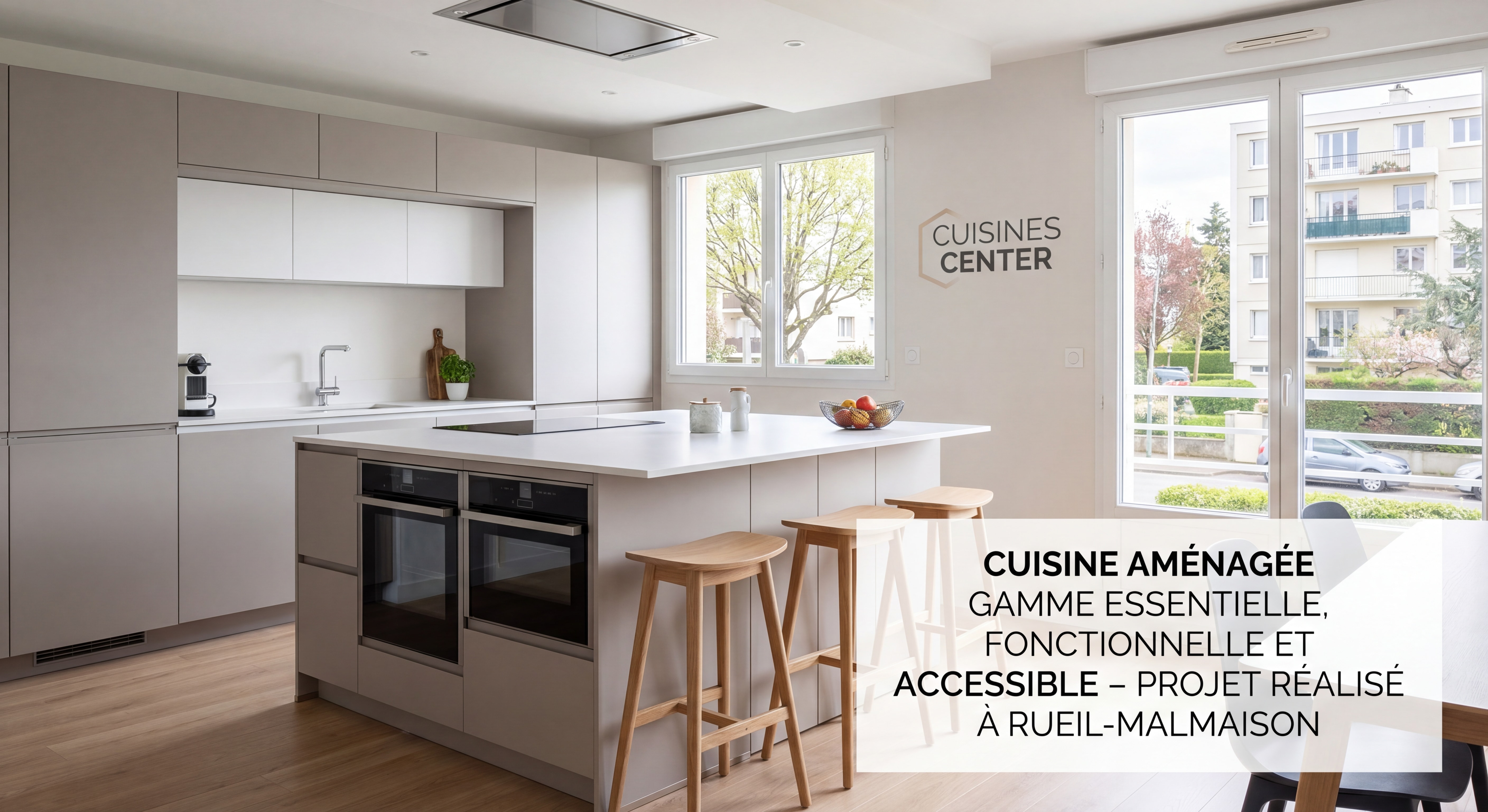 Cuisine aménagée gamme Essentielle CUISINES CENTER, fonctionnelle et accessible, projet réalisé à Rueil-Malmaison