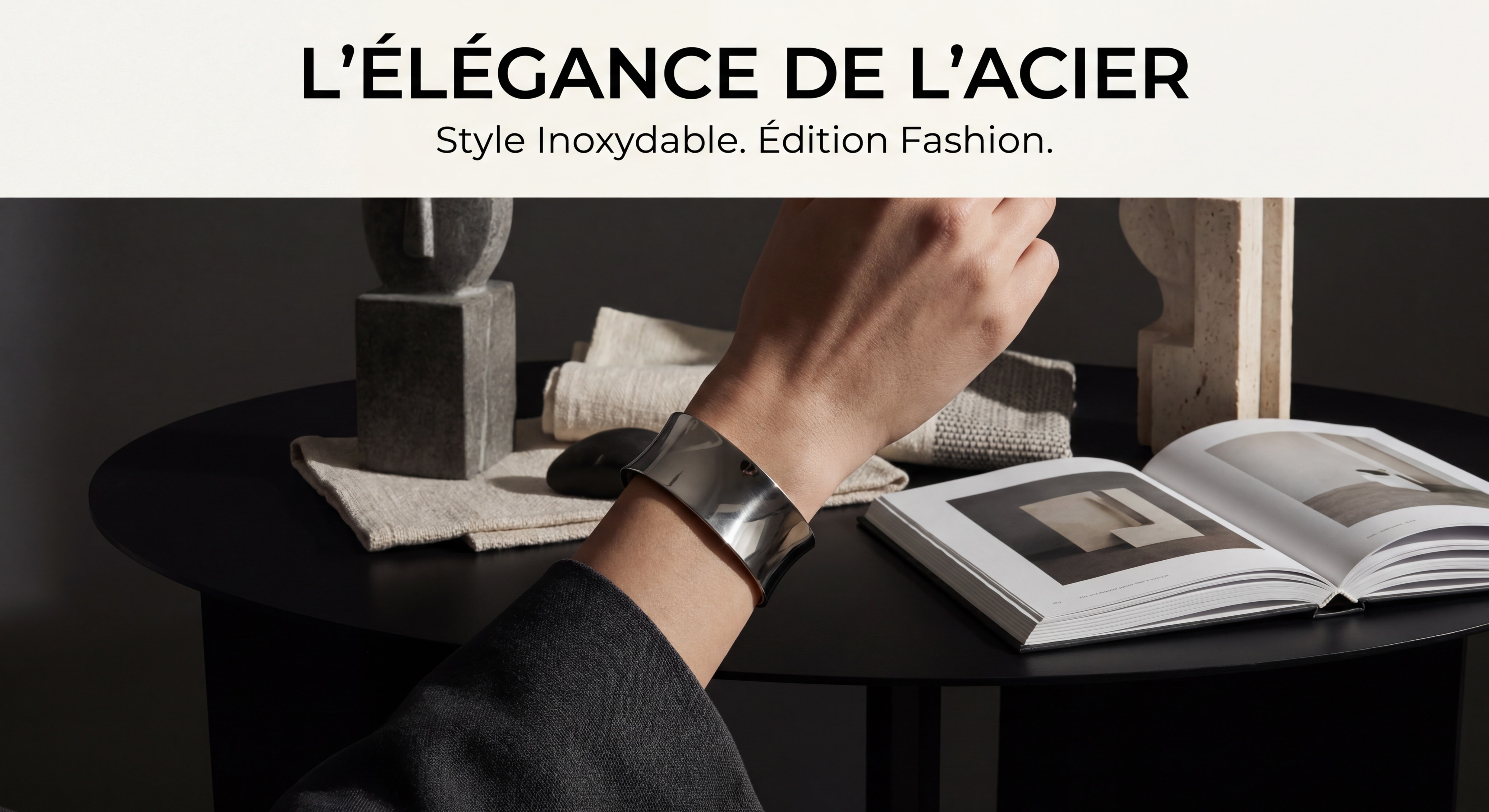 Bracelet manchette en acier inoxydable 316L porté au poignet dans une mise en scène artistique et éditoriale, ambiance fashion stylisée, lumière contrastée
