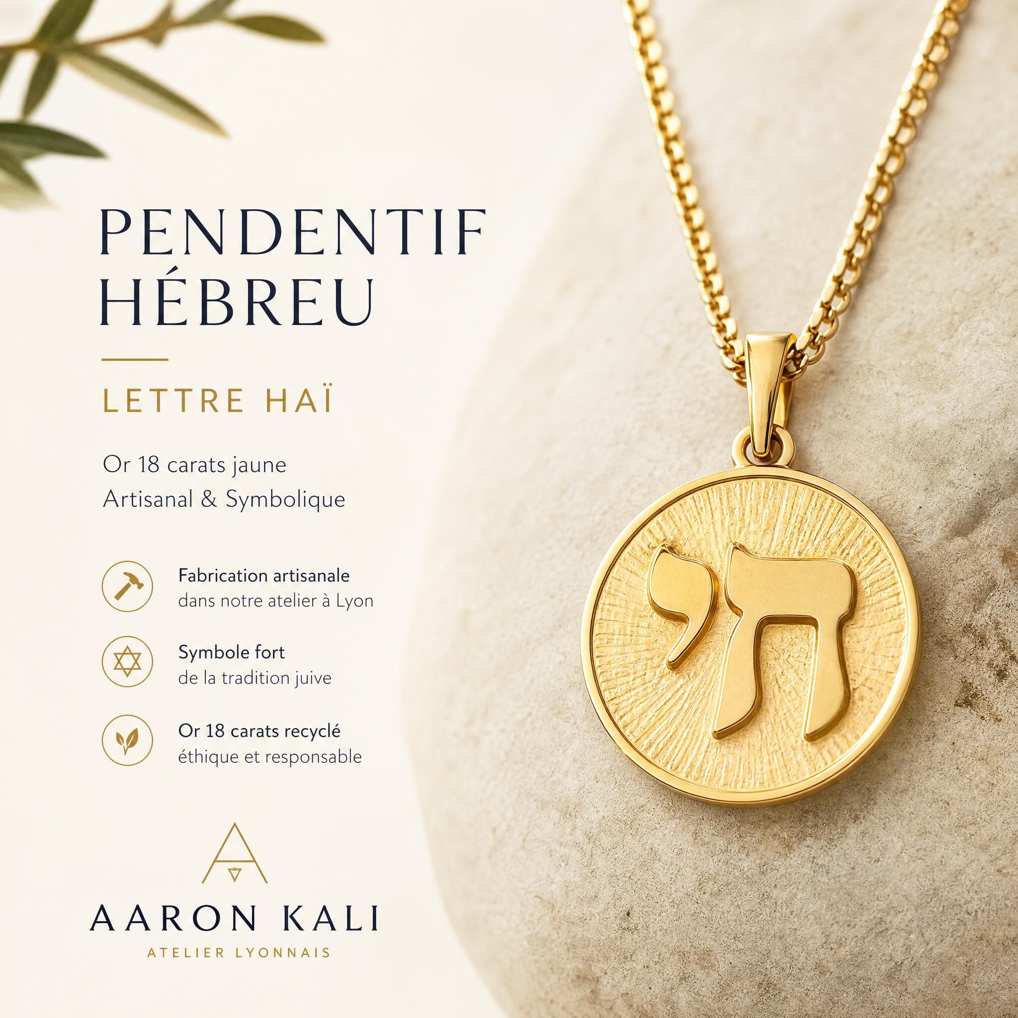 Pendentif hébreu en or 18k jaune avec lettre Haï artisanal, bijou symbolique juif Aaron Kali atelier lyonnais