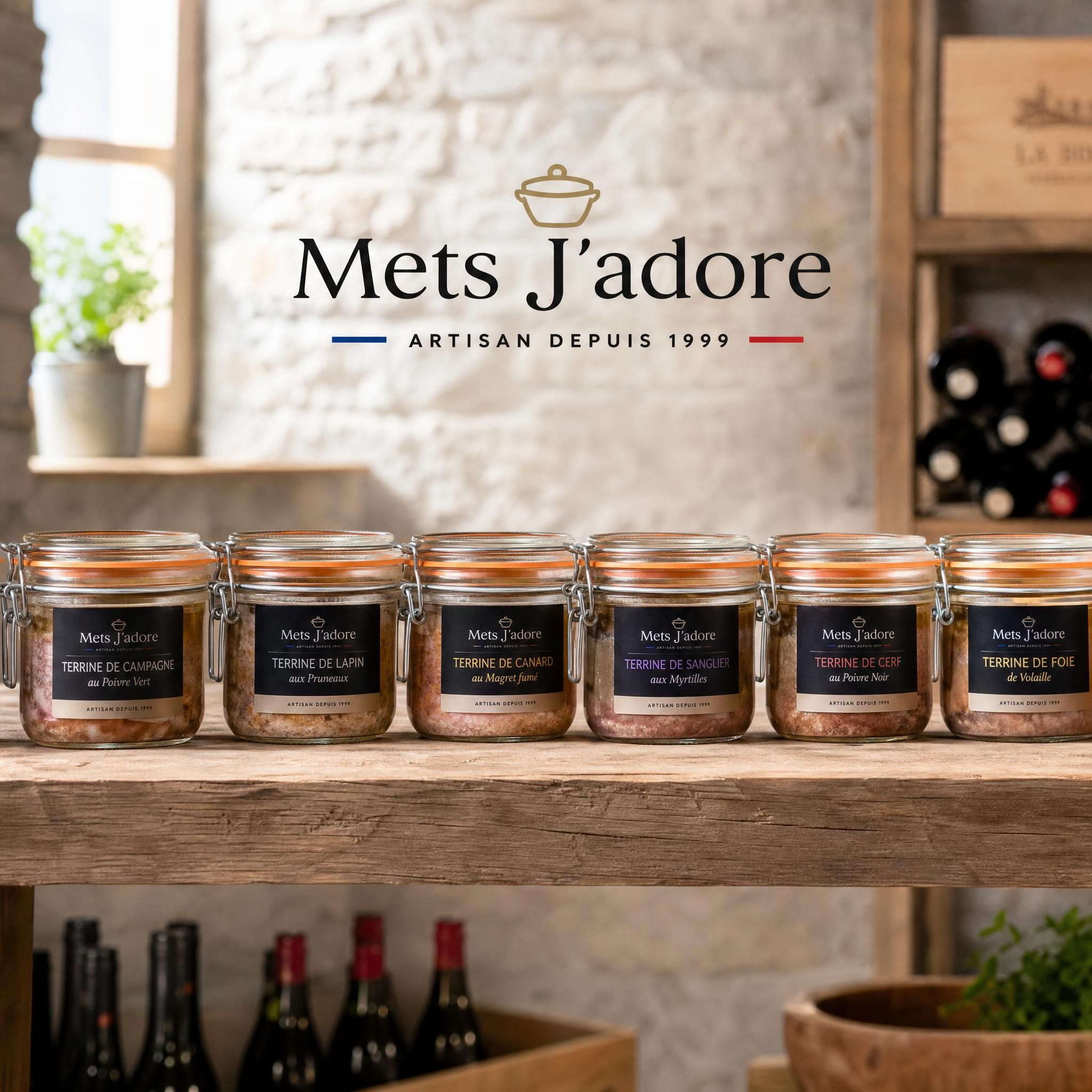Bocaux de terrines artisanales Mets J'adore alignés sur une étagère en bois dans une cave fraîche et lumineuse