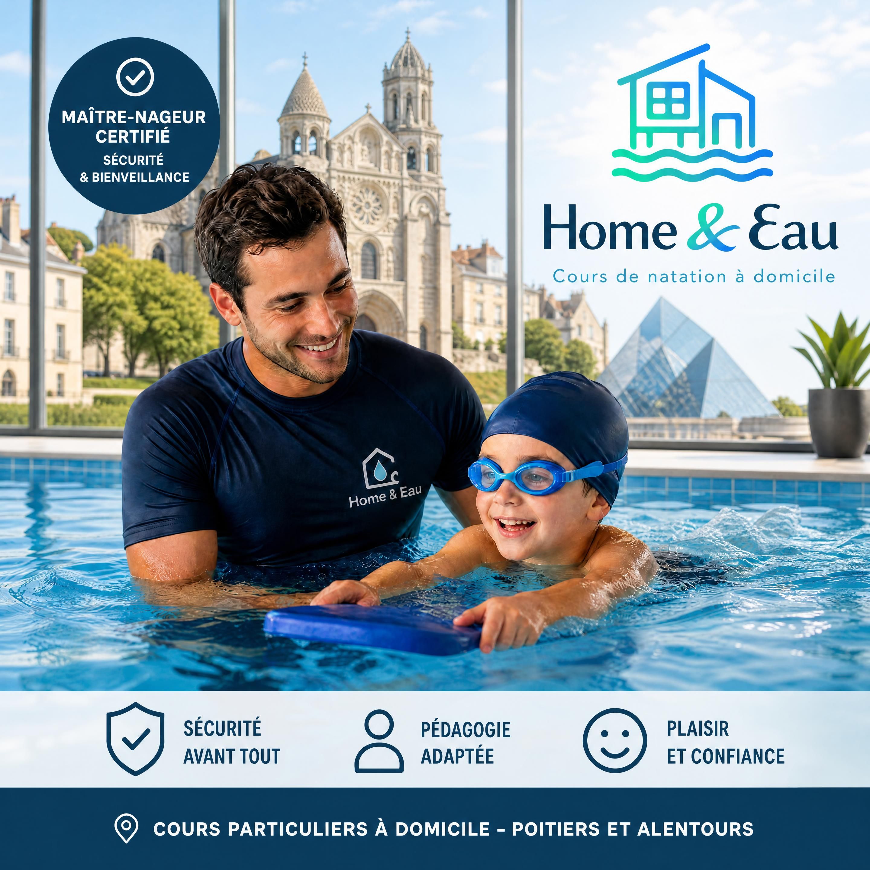 Un maître-nageur certifié de Home & Eau accompagnant un enfant souriant lors d'une leçon de natation dans une piscine privée à Poitiers