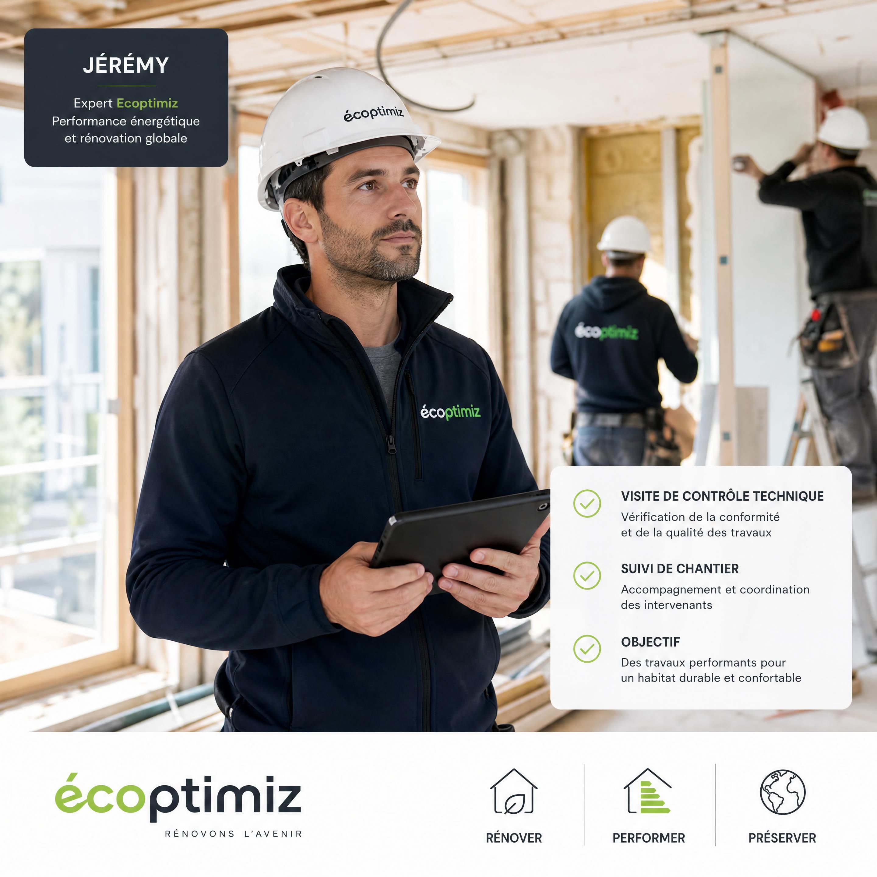 Jérémy, expert Ecoptimiz, réalisant une visite de contrôle technique et un suivi des travaux sur un chantier de rénovation - IMAGE_JEREMY_EXPERT