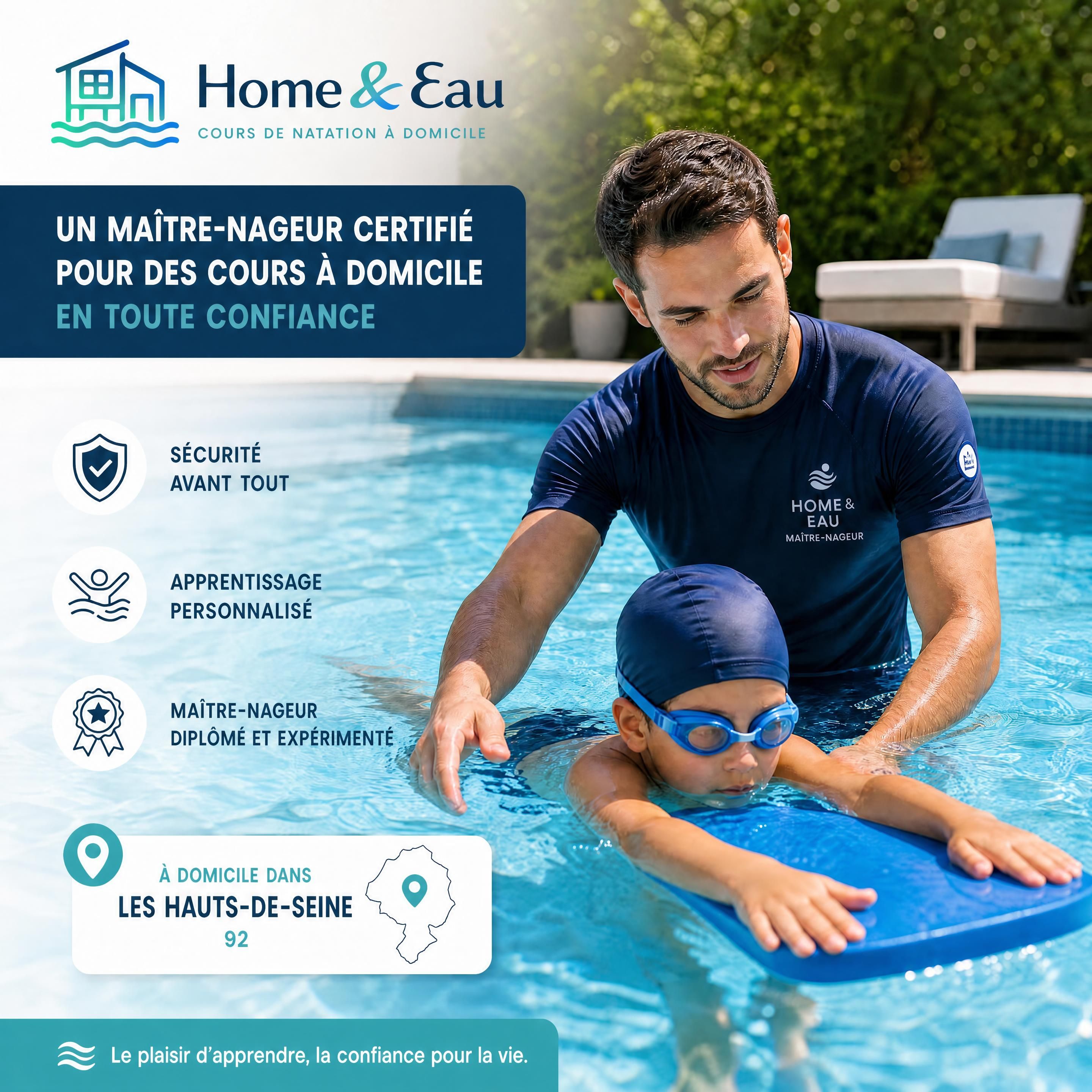 Un maître-nageur certifié de Home & Eau encadrant un cours à domicile Haut de Seine dans une piscine privée