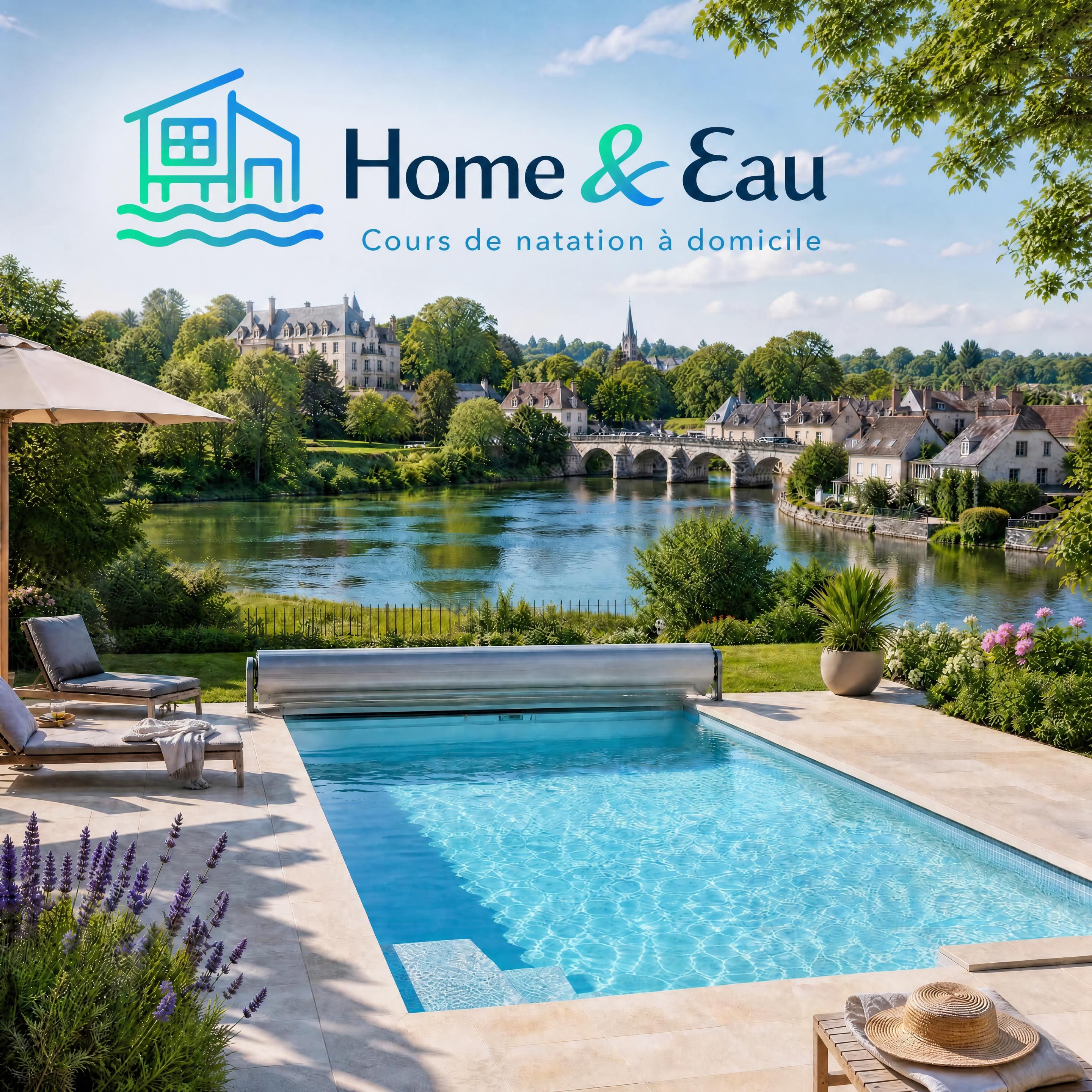 Paysage emblématique de la Seine-et-Marne au bord de l’eau, avec une piscine familiale au premier plan et le logo Home & Eau discrètement intégré